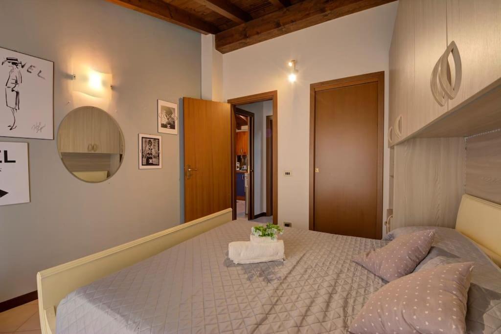 Casa Vacanza Angolo Della Corte Apartment Como Luaran gambar